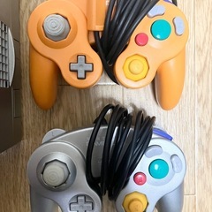 ゲームキューブ シルバー コントローラーとメモリーカード2個付き！の画像