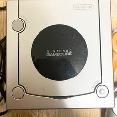 ゲームキューブ シルバー コントローラーとメモリーカード2個付き！の画像
