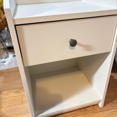 IKEA ハウガ サイドテーブル 白の画像