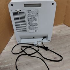 2017年製　パナソニック DS-FN1200-W セラミックファンヒーター ホワイト　卓上　コンパクトなのにパワフル温風の画像