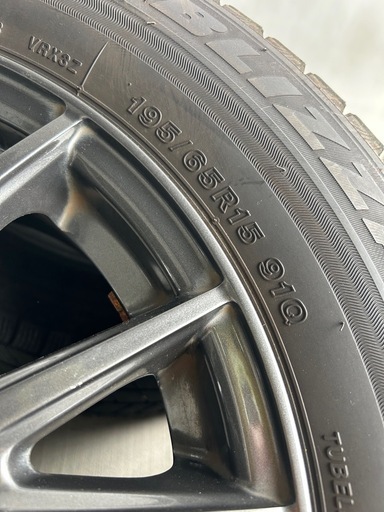 スタッドレスタイヤBLIZZAK VRX3  
