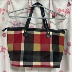 ブルーレーベルクレストブリッジ PVC加工赤チェックトートバッグの画像