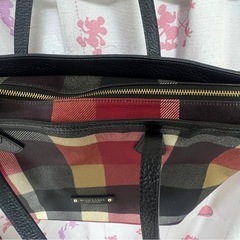 ブルーレーベルクレストブリッジ PVC加工赤チェックトートバッグの画像