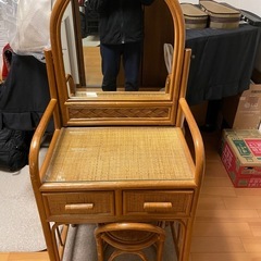 籐のドレッサーの画像