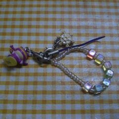 ハローキティ　冬季限定　スノーボード根付の画像