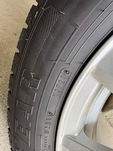 スタッドレスタイヤ＆ホイール4本セット205/65R
16  .21年