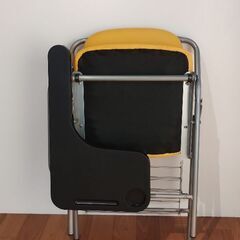 折りたたみ　テーブル付き椅子の画像