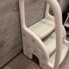 【直接引取限定】ホワイト 3段踏み台 滑り止め付きの画像