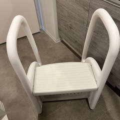 【直接引取限定】ホワイト 3段踏み台 滑り止め付きの画像