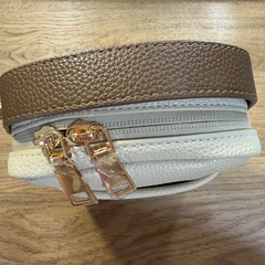 バッグ通販 クロスチャーム Rename タテ型 メイクポーチ 化粧ポーチ コスメポーチ 大容量 大きめ レザーの画像