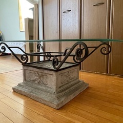 アンティークガラスのテーブルの画像