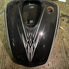 ドラックスター400純正タンクの画像