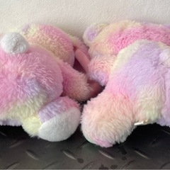 パステルカラーのウサギとクマのぬいぐるみセットの画像