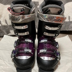 atomic　スキーブーツの画像