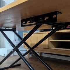 高さ調節可能なリビングテーブルの画像