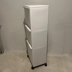 ゴミ箱 43L 3段 資源ゴミ 分別ワゴン ワイド （ ごみ箱 43リットル 3分別 フラップ ふた付き 縦型 キッチン 幅33.5cm 隙間 収納棚 ストッカー ダストボックス 引き出し フラップ棚 分別ゴミ箱 キャスター付 シンプル おしゃれ 収納 ）の画像