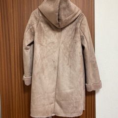 フード付きフェイクムートンコートの画像