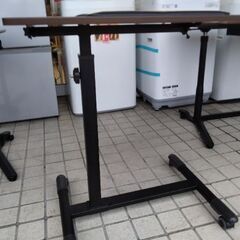 展示引き上げ品　昇降式　サイドテーブル　ベッド テーブル　パソコンデスク　キッチンワゴン　机　電子レンジ　レンジ台の画像