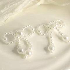 パールリボン ピアスの画像