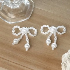 パールリボン ピアスの画像