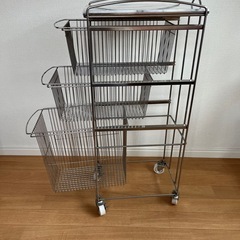 大理石トップのトローリーワゴンの画像