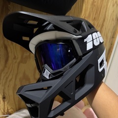 自転車用ヘルメット、フルフェイス、mtbの画像