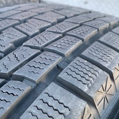 215/70-16スタッドレス4本バリ山2021年製の画像