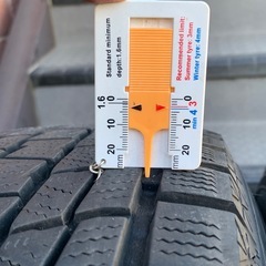 215/70-16スタッドレス4本バリ山2021年製の画像