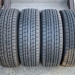 215/70-16スタッドレス4本バリ山2021年製の画像