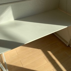 使用期間2ヶ月♦︎PCデスク/ホワイト♦︎140cm×60cmの画像