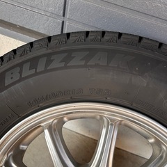 スタッドレスタイヤ145/80/R13ブリヂストンの画像