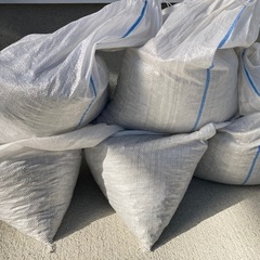 【中古】砂利　バラス　1袋20kg超　100円の画像