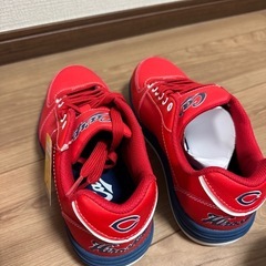 カープのスニーカーの画像
