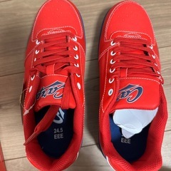 カープのスニーカーの画像