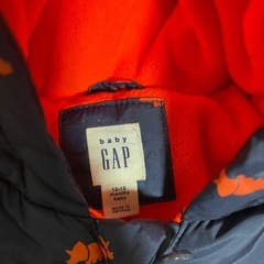 【美品】baby GAP 中綿フード付きカバーオール（12–18ヶ月）恐竜柄・ネイビーの画像