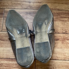 ブロンズのローヒールパンプス の画像