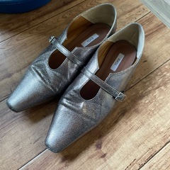 ブロンズのローヒールパンプス の画像