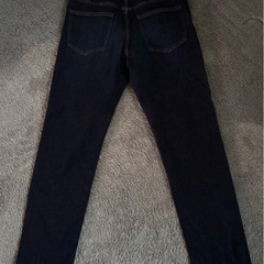 ユニクロ ジーンズ デニムパンツ ネイビーの画像