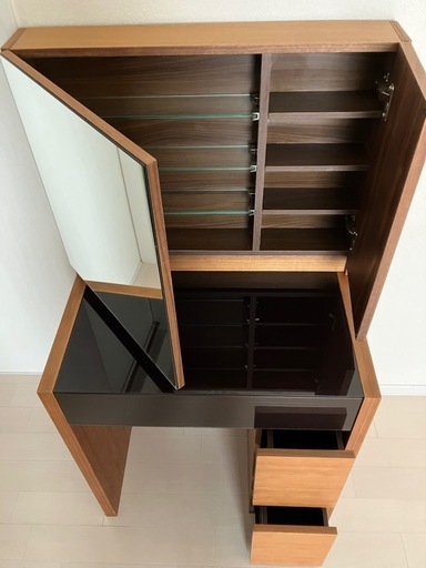 小樽 モーダエンカーサ ドレッサー 購入 天然木 ガラス