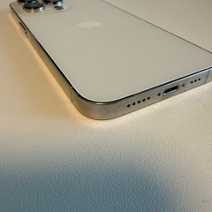 【美品】iPhone13pro ホワイト 256GBの画像