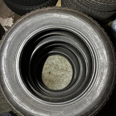 スタッドレスタイヤ　冬タイヤの画像