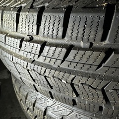 スタッドレスタイヤ　冬タイヤの画像