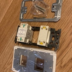 値下げ。TOSHIBA 浴室換気扇スイッチ（照明スイッチ付きの画像