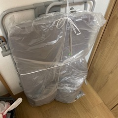 キャスター付きベビーベッドの画像