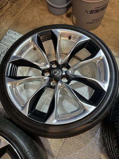 LC500 純正ホイールタイヤ付き‼️