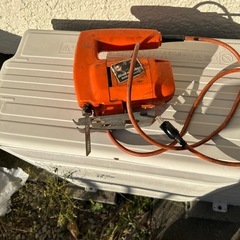 商談中ドリルドライバー、ノコギリのセットの画像