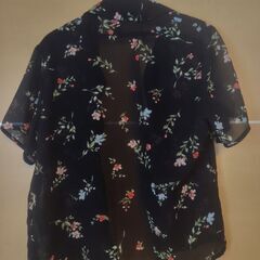 H&M 花柄シフォンブラウスの画像