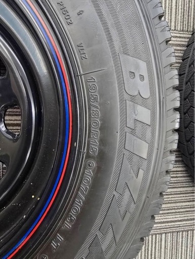 ハイエース デイトナ？ 195/80R15 2020年 溝有