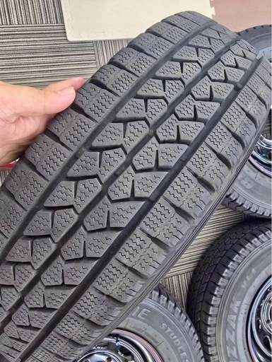 ハイエース デイトナ？ 195/80R15 2020年 溝有