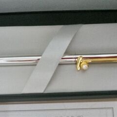 小さな真珠が特徴、高級感あるMIKIMOTO製オリジナルボールペンの画像